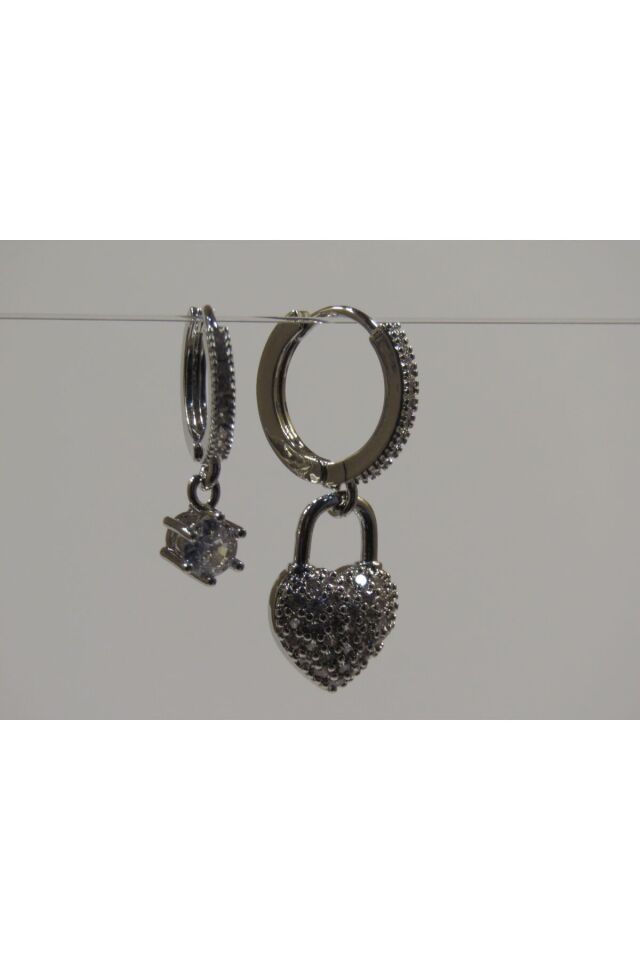 Kalp Figürlü Gümüş Renk Küpe