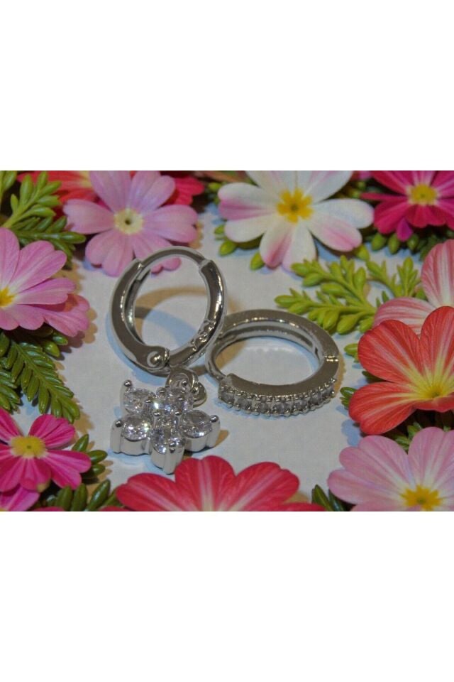 Zarif Çiçek Detaylı Şık Paslanmaz Çelik Küpe